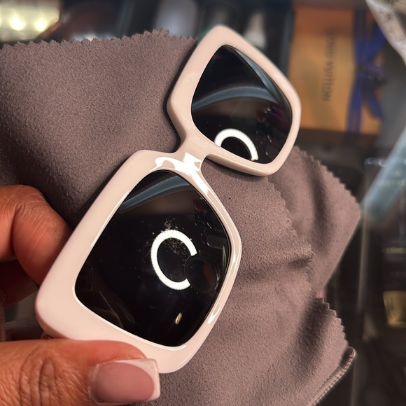 Versace sunglasses, small square frames - Picture 6 of 6